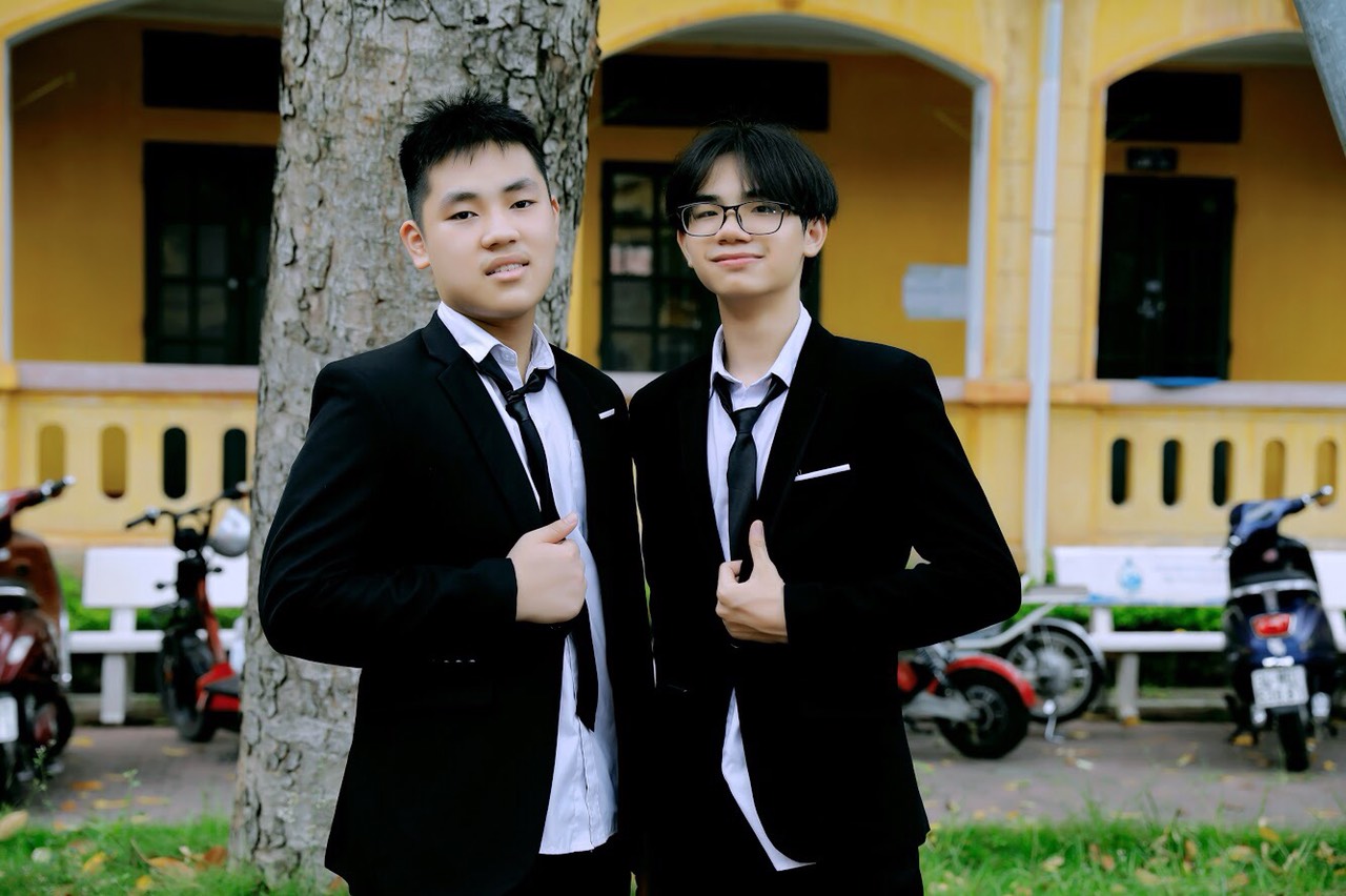 Lộ diện 13 gương mặt thủ khoa kì thi vào 10 tại chuyên Nguyễn Trãi